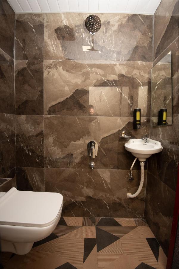 Hotel Priceless Suite Bombay Exhibition Centre Goregaon West ムンバイ エクステリア 写真