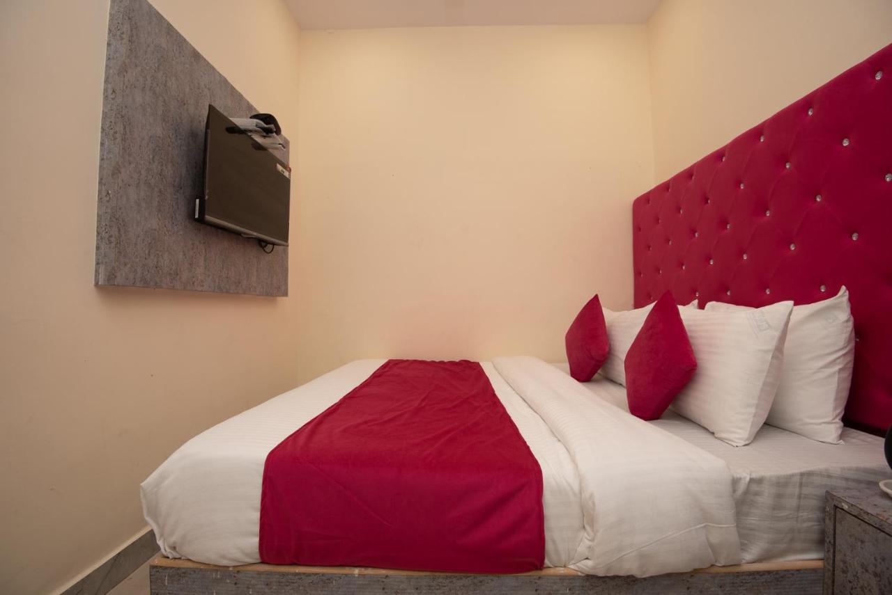 Hotel Priceless Suite Bombay Exhibition Centre Goregaon West ムンバイ エクステリア 写真